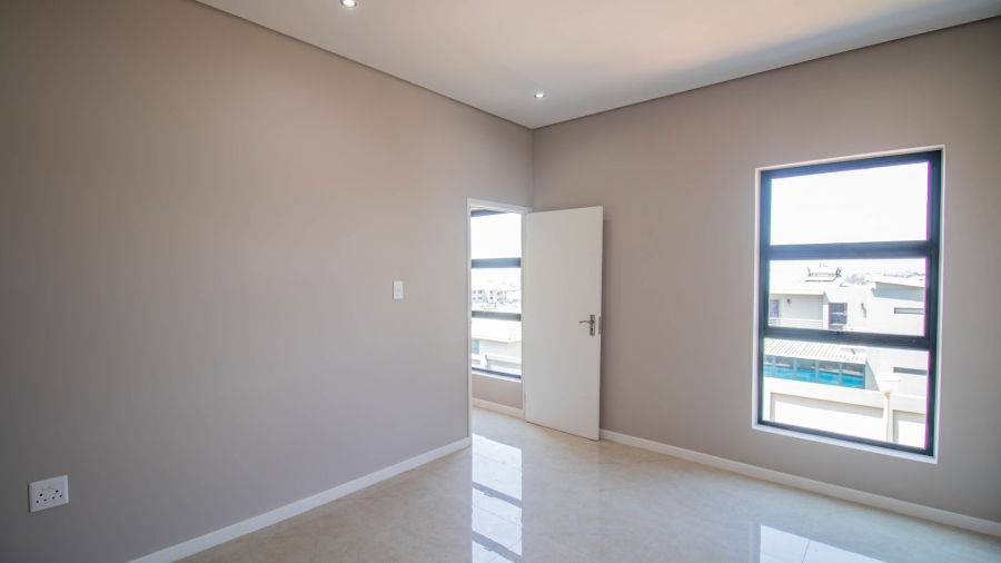 4 Bedroom Property for Sale in Blue Hills Gauteng