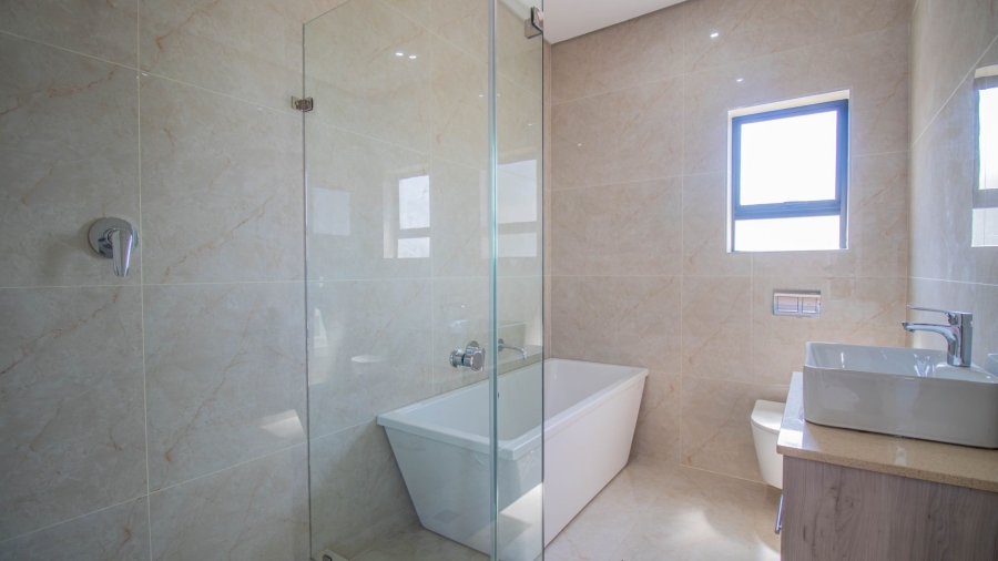 4 Bedroom Property for Sale in Blue Hills Gauteng