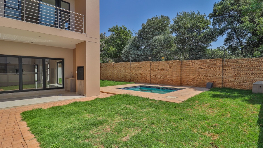 4 Bedroom Property for Sale in Blue Hills Gauteng