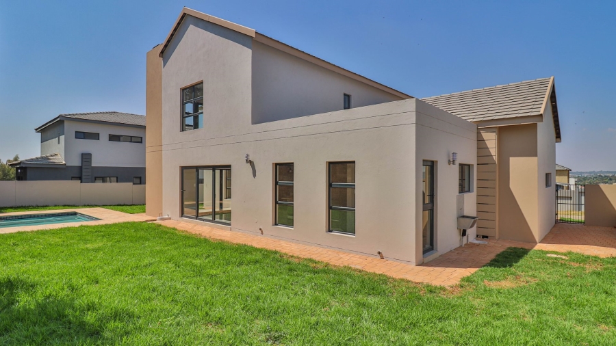 4 Bedroom Property for Sale in Blue Hills Gauteng