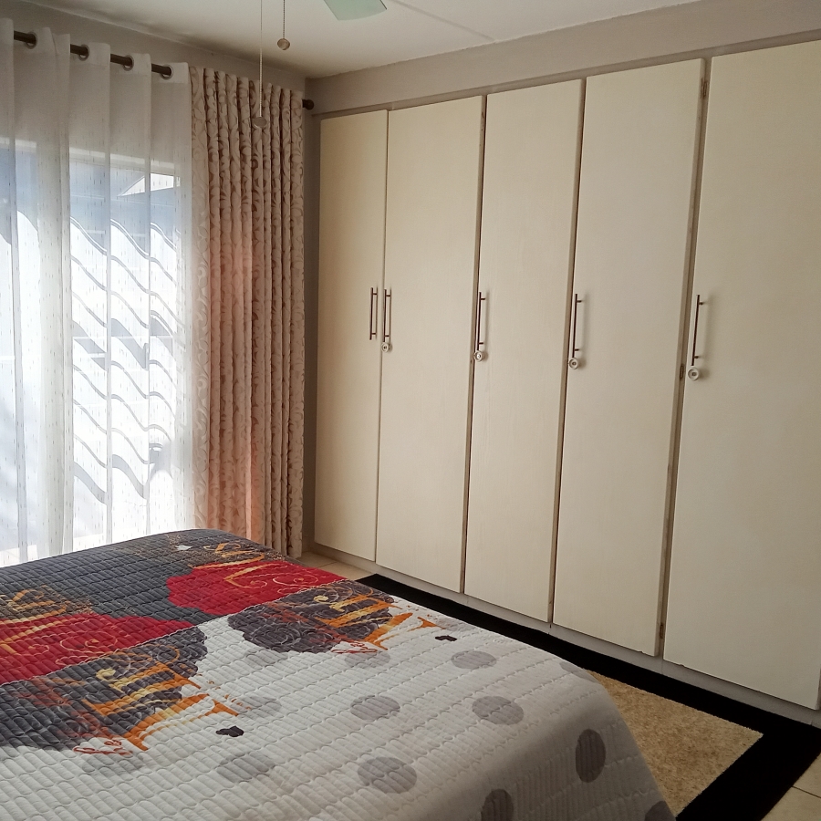 2 Bedroom Property for Sale in Weltevreden Park Gauteng