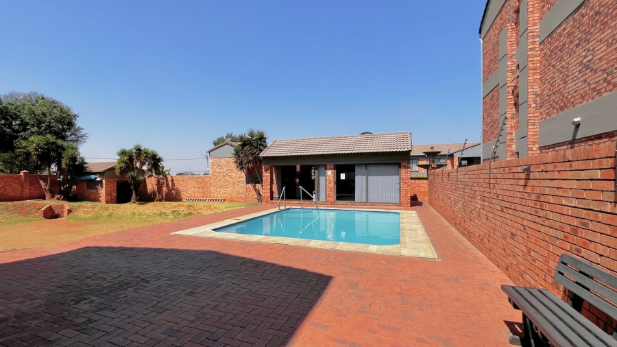 2 Bedroom Property for Sale in Ravenswood Gauteng