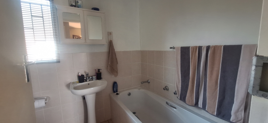 2 Bedroom Property for Sale in Breaunanda Gauteng