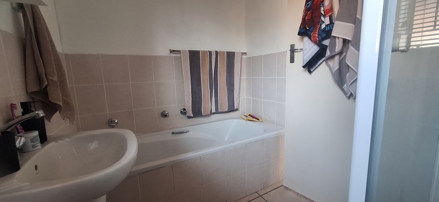 2 Bedroom Property for Sale in Breaunanda Gauteng