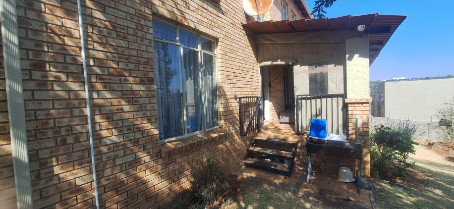 2 Bedroom Property for Sale in Breaunanda Gauteng