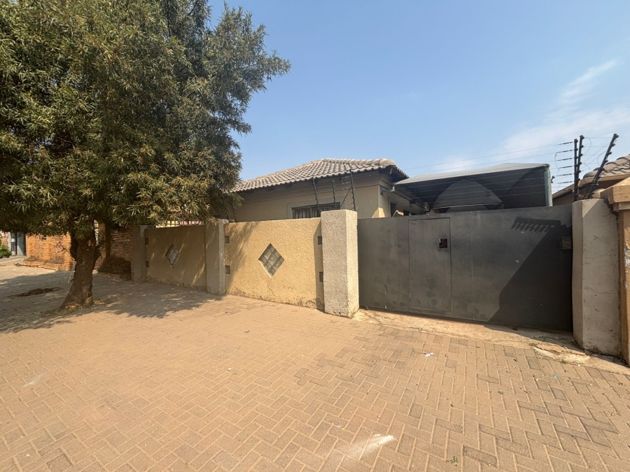 6 Bedroom Property for Sale in Riverlea Gauteng
