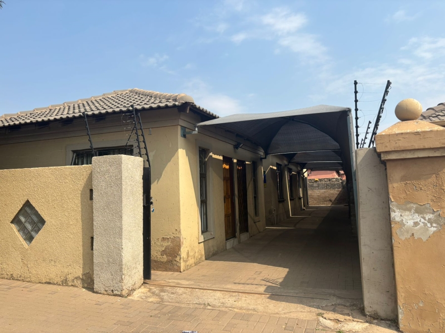 6 Bedroom Property for Sale in Riverlea Gauteng
