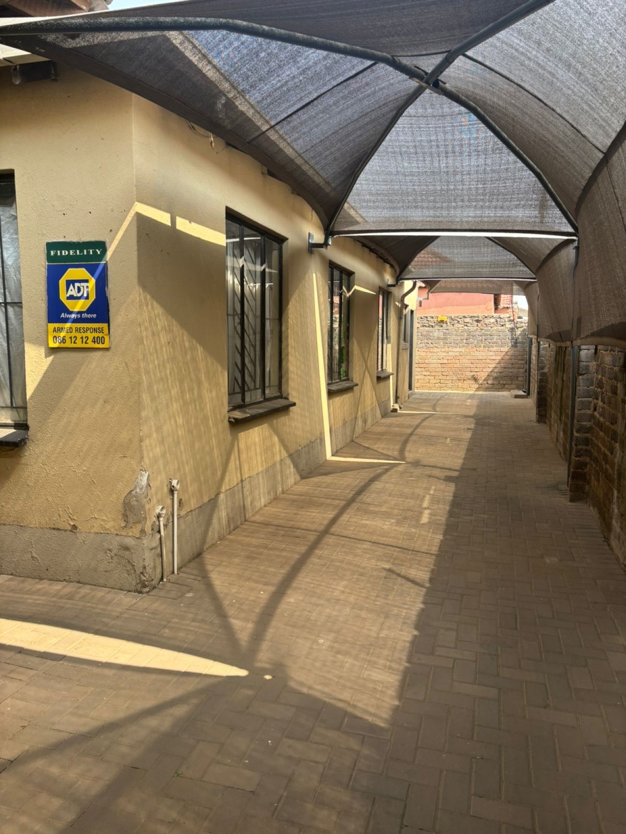 6 Bedroom Property for Sale in Riverlea Gauteng