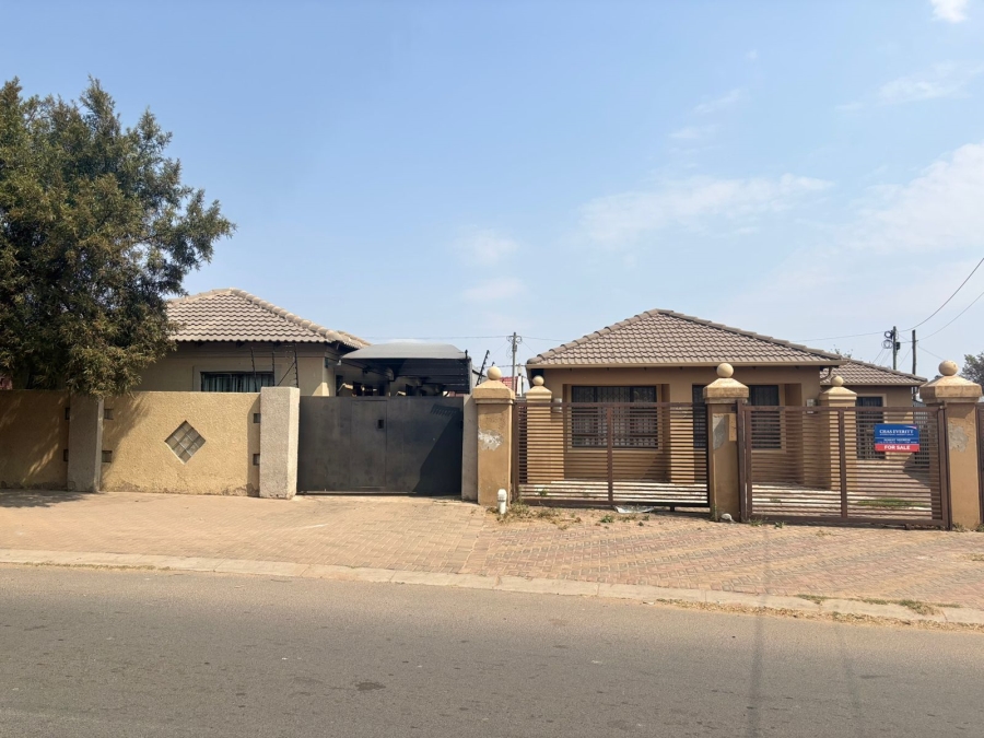 6 Bedroom Property for Sale in Riverlea Gauteng