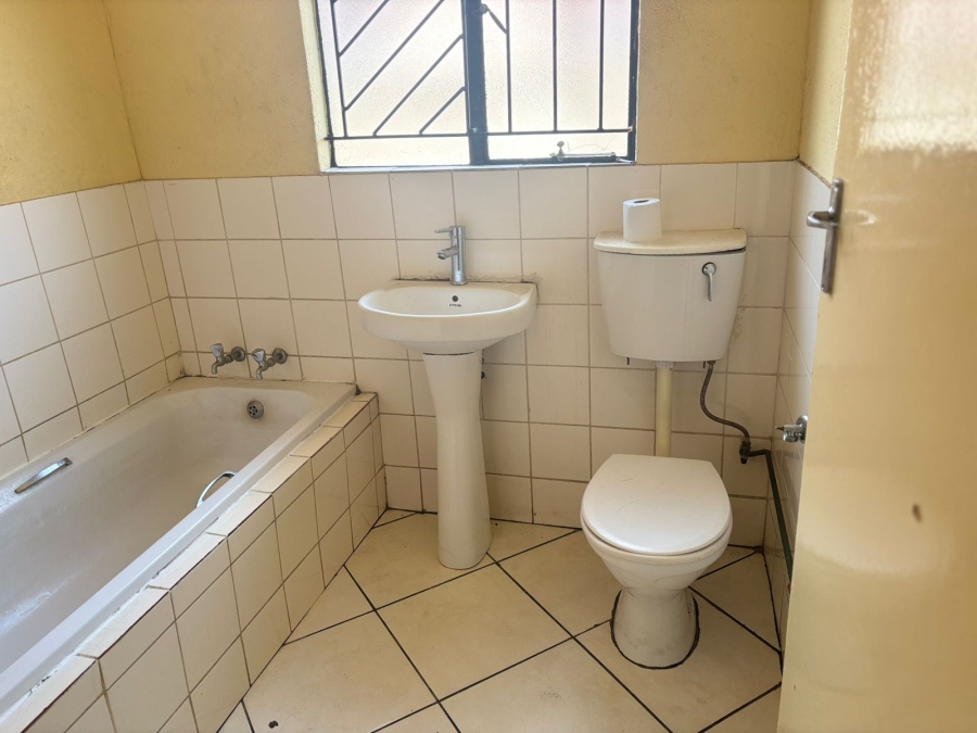 6 Bedroom Property for Sale in Riverlea Gauteng