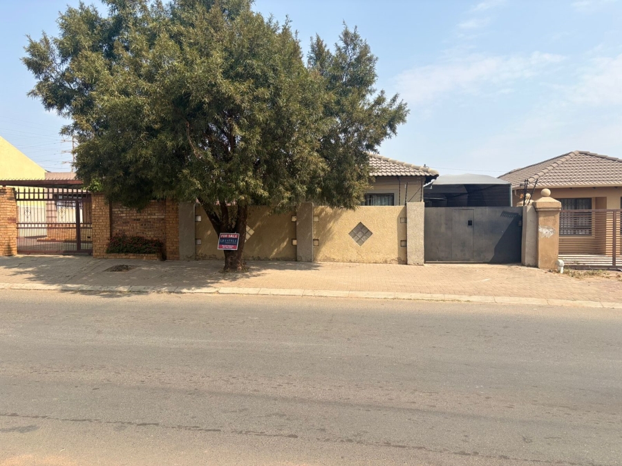 6 Bedroom Property for Sale in Riverlea Gauteng