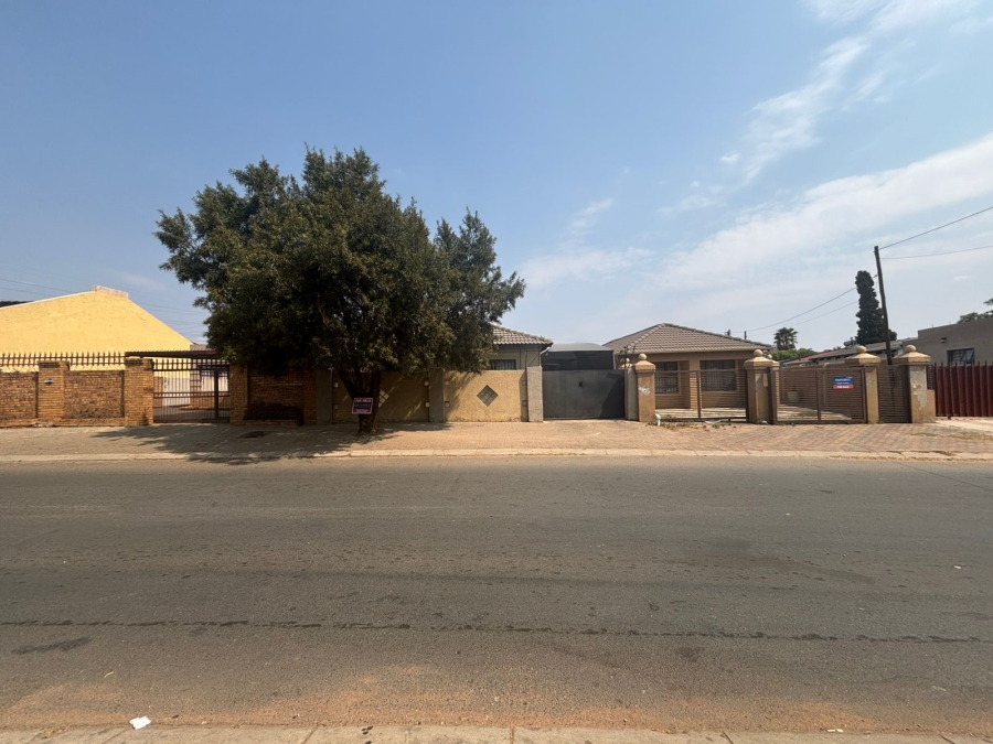 6 Bedroom Property for Sale in Riverlea Gauteng