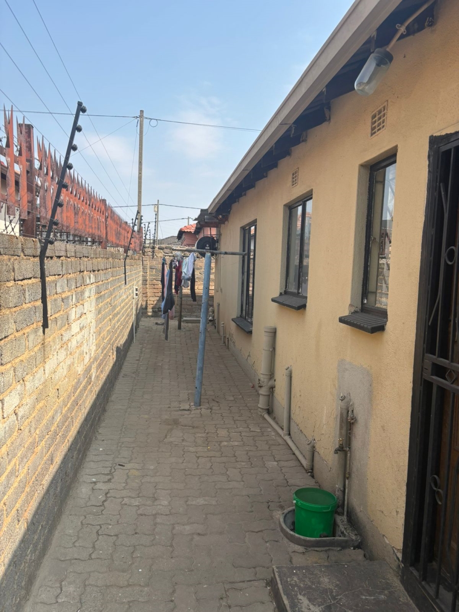 6 Bedroom Property for Sale in Riverlea Gauteng