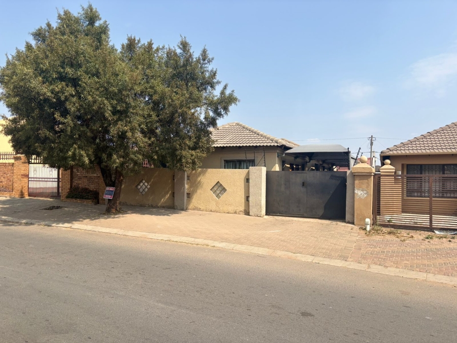 6 Bedroom Property for Sale in Riverlea Gauteng