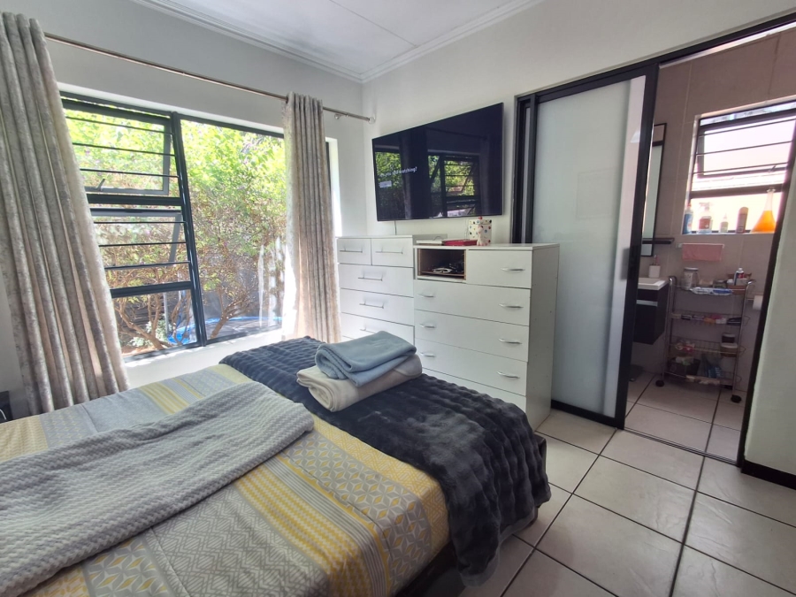 3 Bedroom Property for Sale in Greenstone Park Estate Gauteng