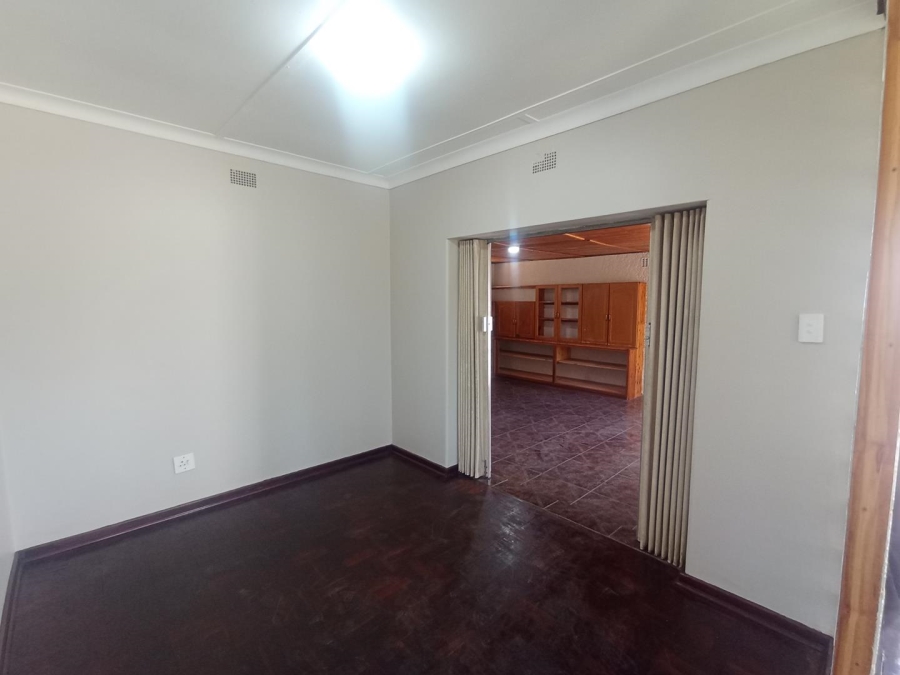 5 Bedroom Property for Sale in Ridgeway Gauteng