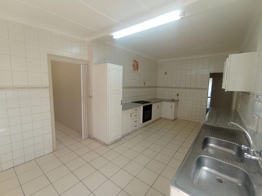 5 Bedroom Property for Sale in Ridgeway Gauteng