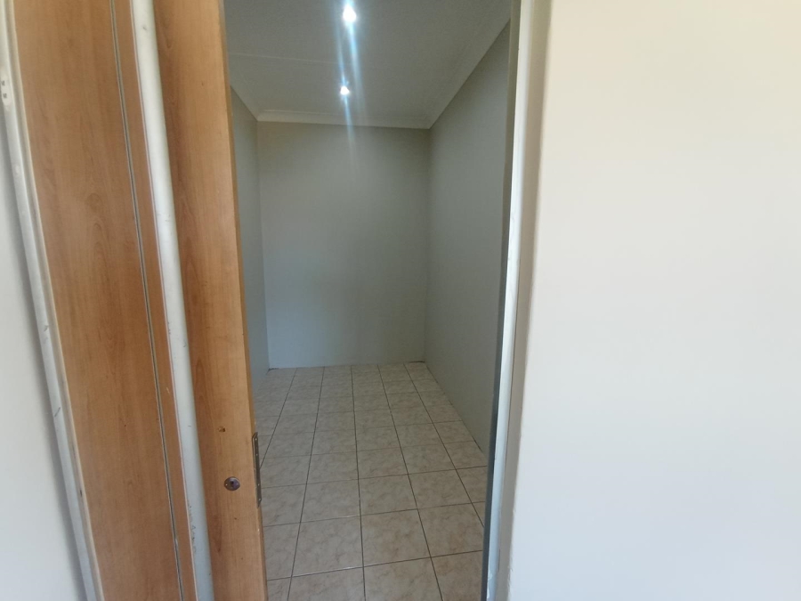 5 Bedroom Property for Sale in Ridgeway Gauteng