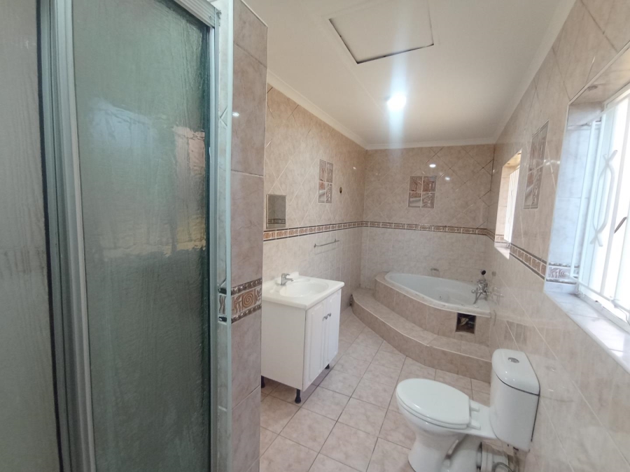 5 Bedroom Property for Sale in Ridgeway Gauteng