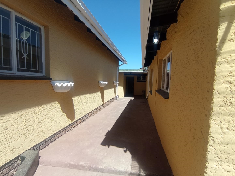 5 Bedroom Property for Sale in Ridgeway Gauteng