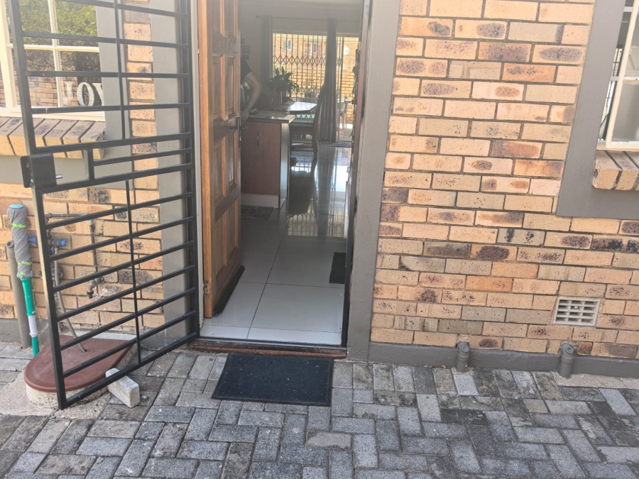 3 Bedroom Property for Sale in Wilgeheuwel Gauteng