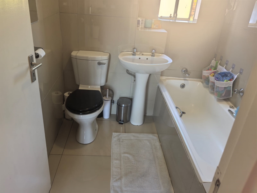 3 Bedroom Property for Sale in Wilgeheuwel Gauteng