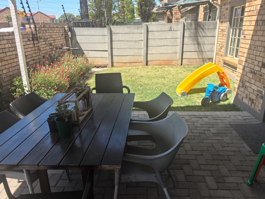 3 Bedroom Property for Sale in Wilgeheuwel Gauteng