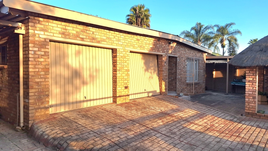 6 Bedroom Property for Sale in Moregloed Gauteng