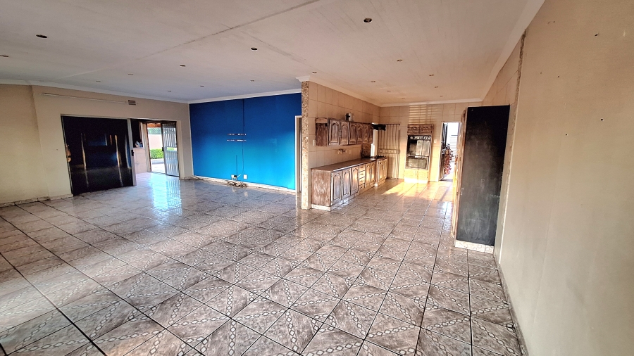 6 Bedroom Property for Sale in Moregloed Gauteng