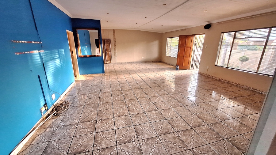 6 Bedroom Property for Sale in Moregloed Gauteng