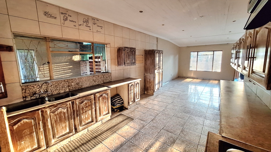 6 Bedroom Property for Sale in Moregloed Gauteng
