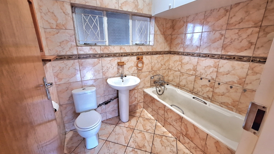 6 Bedroom Property for Sale in Moregloed Gauteng