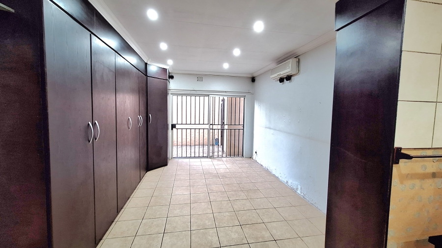 6 Bedroom Property for Sale in Moregloed Gauteng