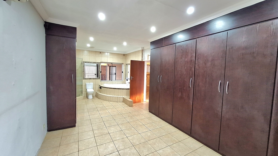 6 Bedroom Property for Sale in Moregloed Gauteng