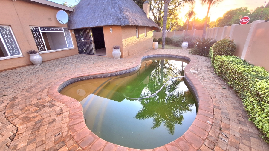 6 Bedroom Property for Sale in Moregloed Gauteng