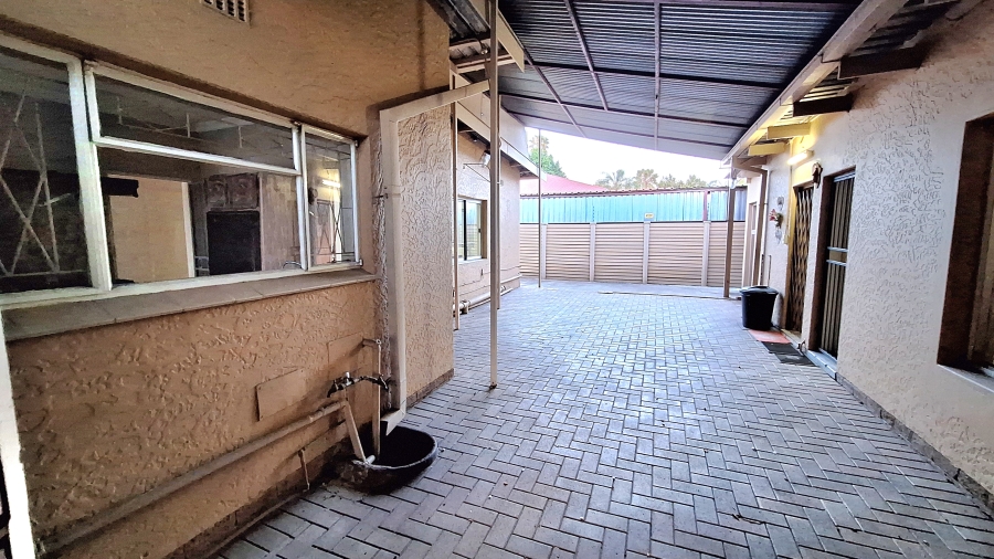 6 Bedroom Property for Sale in Moregloed Gauteng
