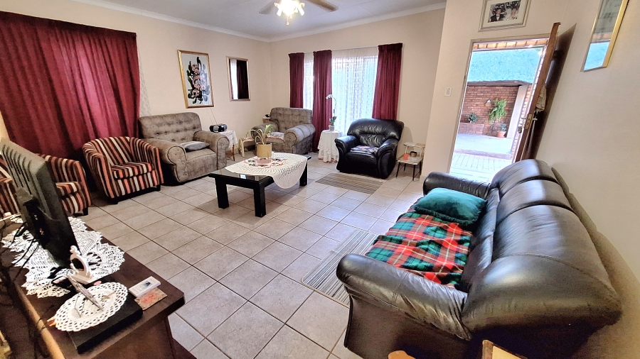 6 Bedroom Property for Sale in Moregloed Gauteng