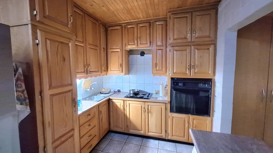 6 Bedroom Property for Sale in Moregloed Gauteng