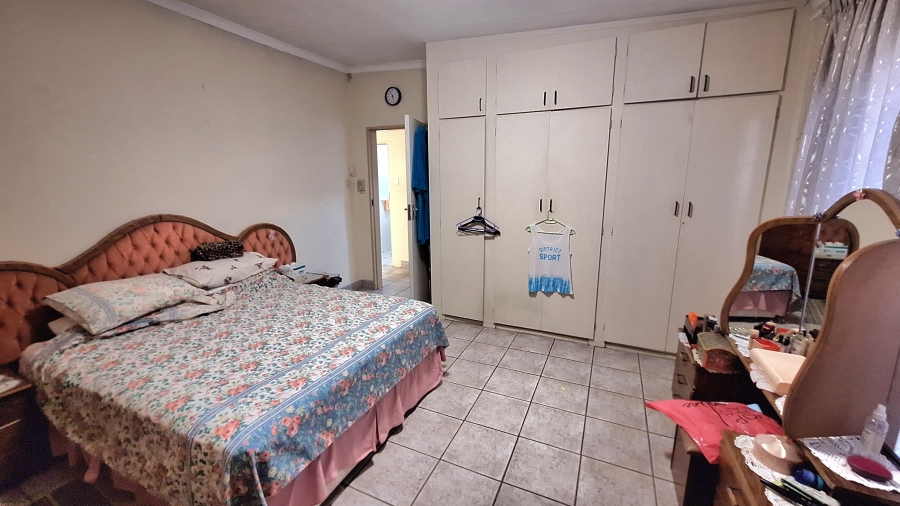 6 Bedroom Property for Sale in Moregloed Gauteng
