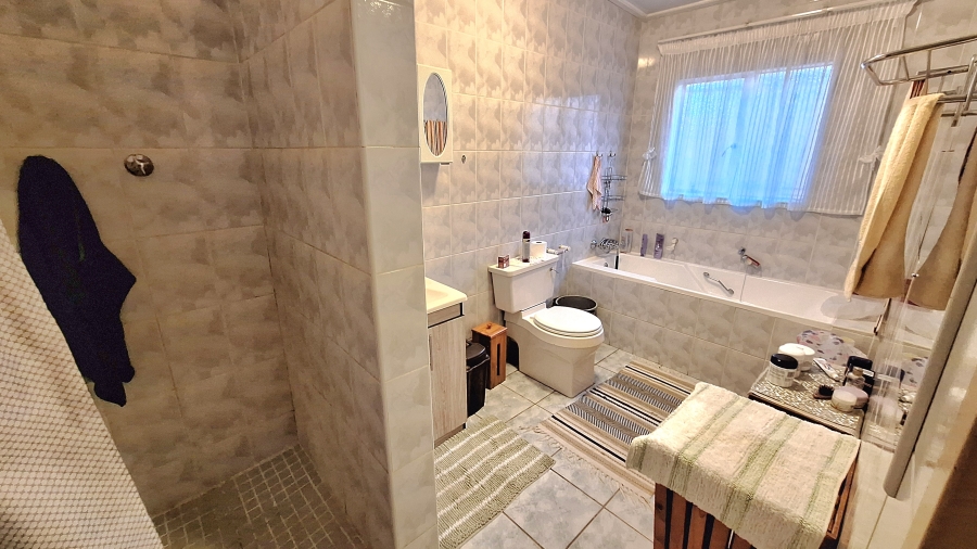 6 Bedroom Property for Sale in Moregloed Gauteng