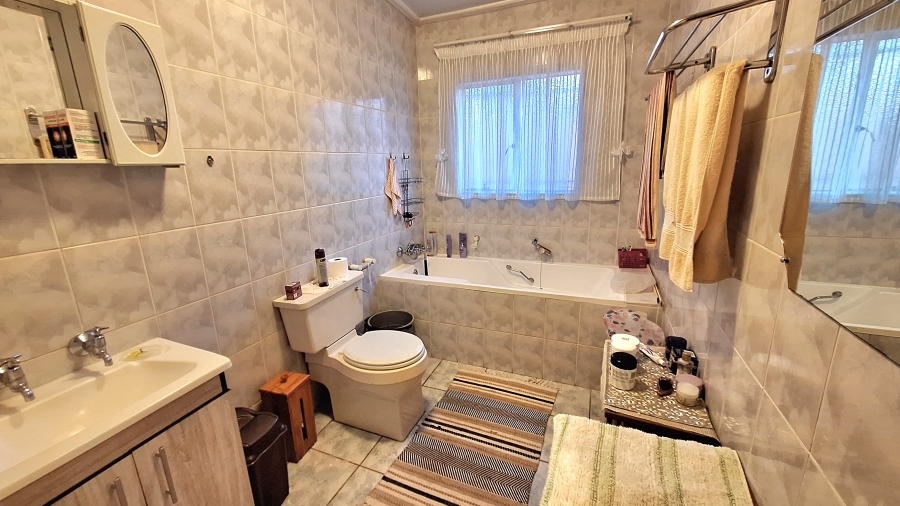 6 Bedroom Property for Sale in Moregloed Gauteng