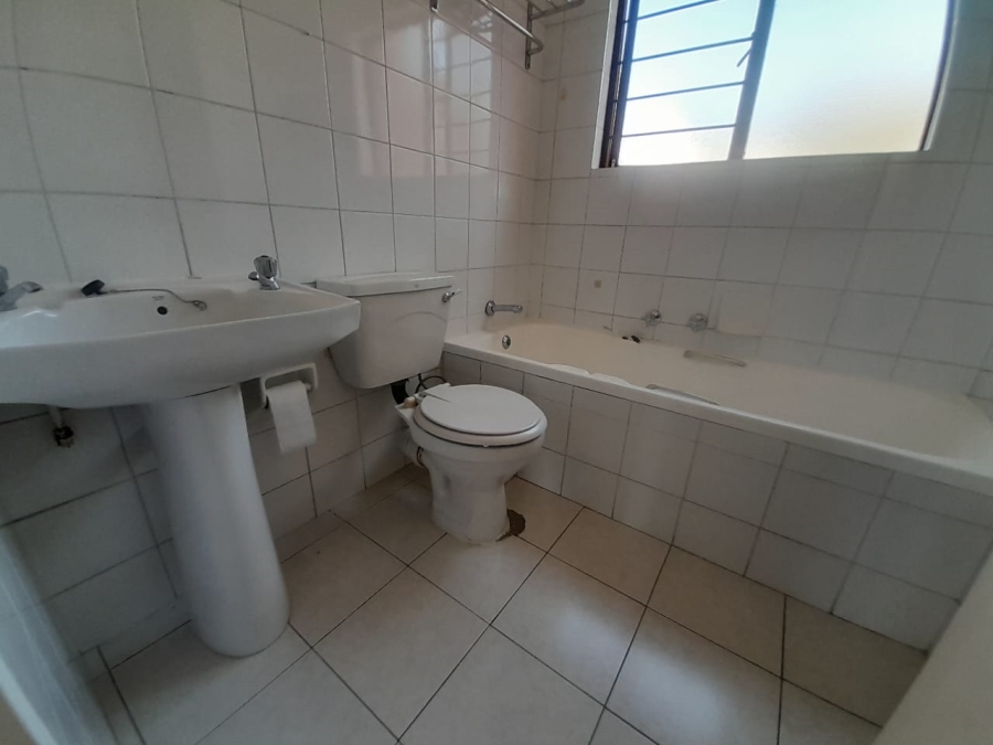 To Let 2 Bedroom Property for Rent in Little Falls Gauteng