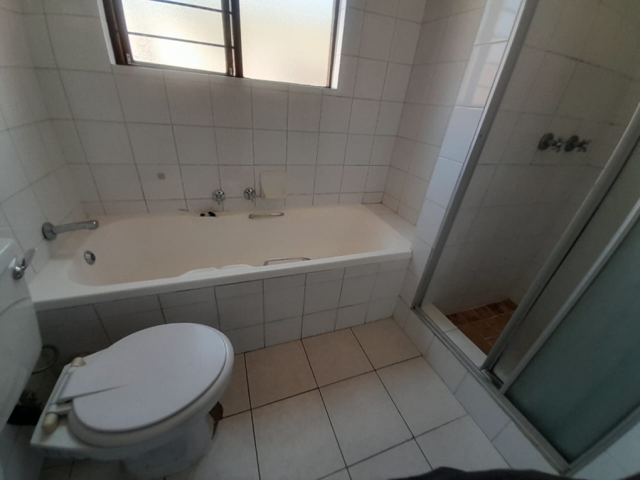 To Let 2 Bedroom Property for Rent in Little Falls Gauteng