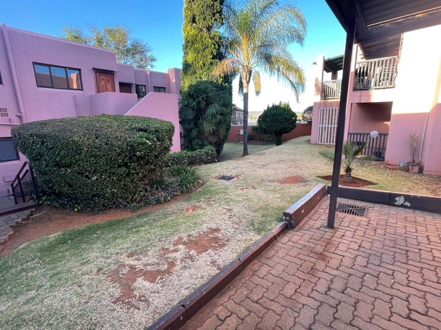 To Let 2 Bedroom Property for Rent in Little Falls Gauteng