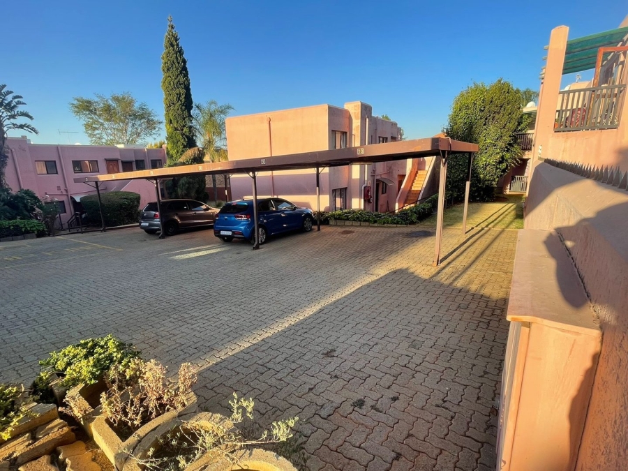 To Let 2 Bedroom Property for Rent in Little Falls Gauteng
