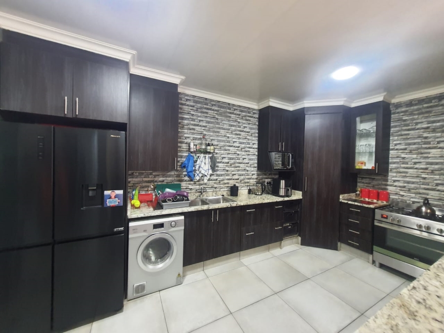 3 Bedroom Property for Sale in Mullerstuine Gauteng