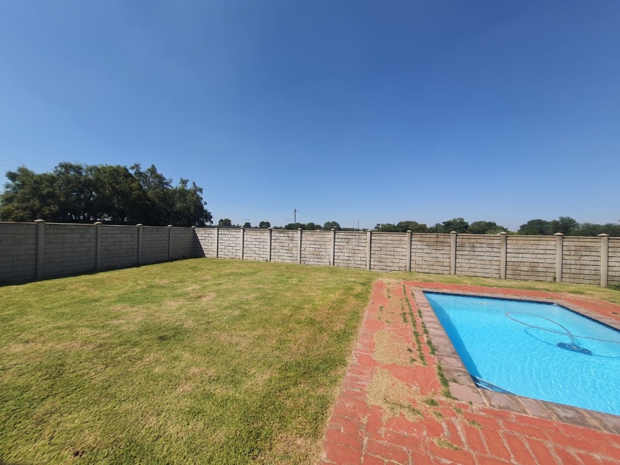 3 Bedroom Property for Sale in Mullerstuine Gauteng