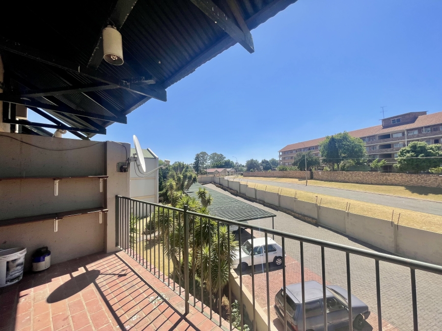 To Let 2 Bedroom Property for Rent in Horison Gauteng