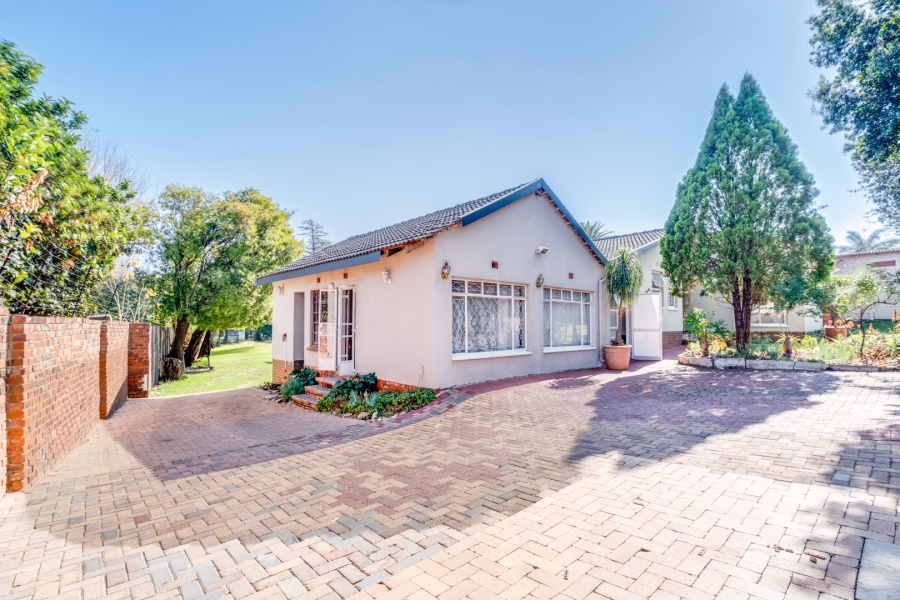 3 Bedroom Property for Sale in Fontainebleau Gauteng