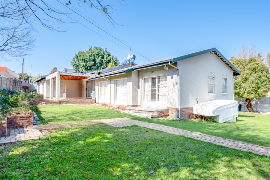 3 Bedroom Property for Sale in Fontainebleau Gauteng